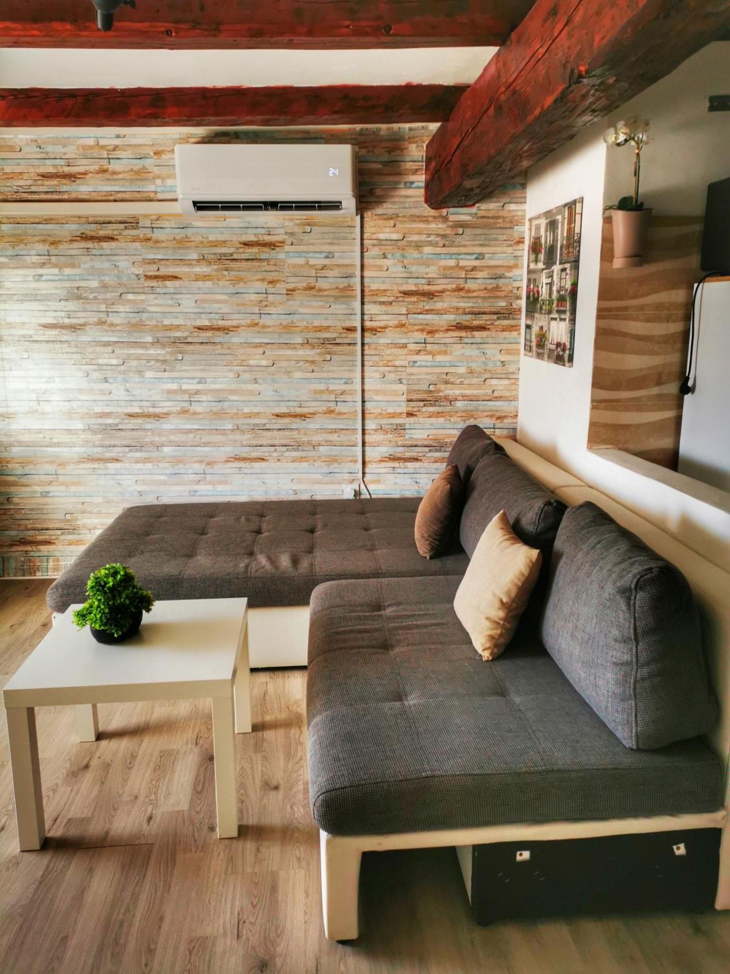 Attica Apartment Pula Bagian luar foto